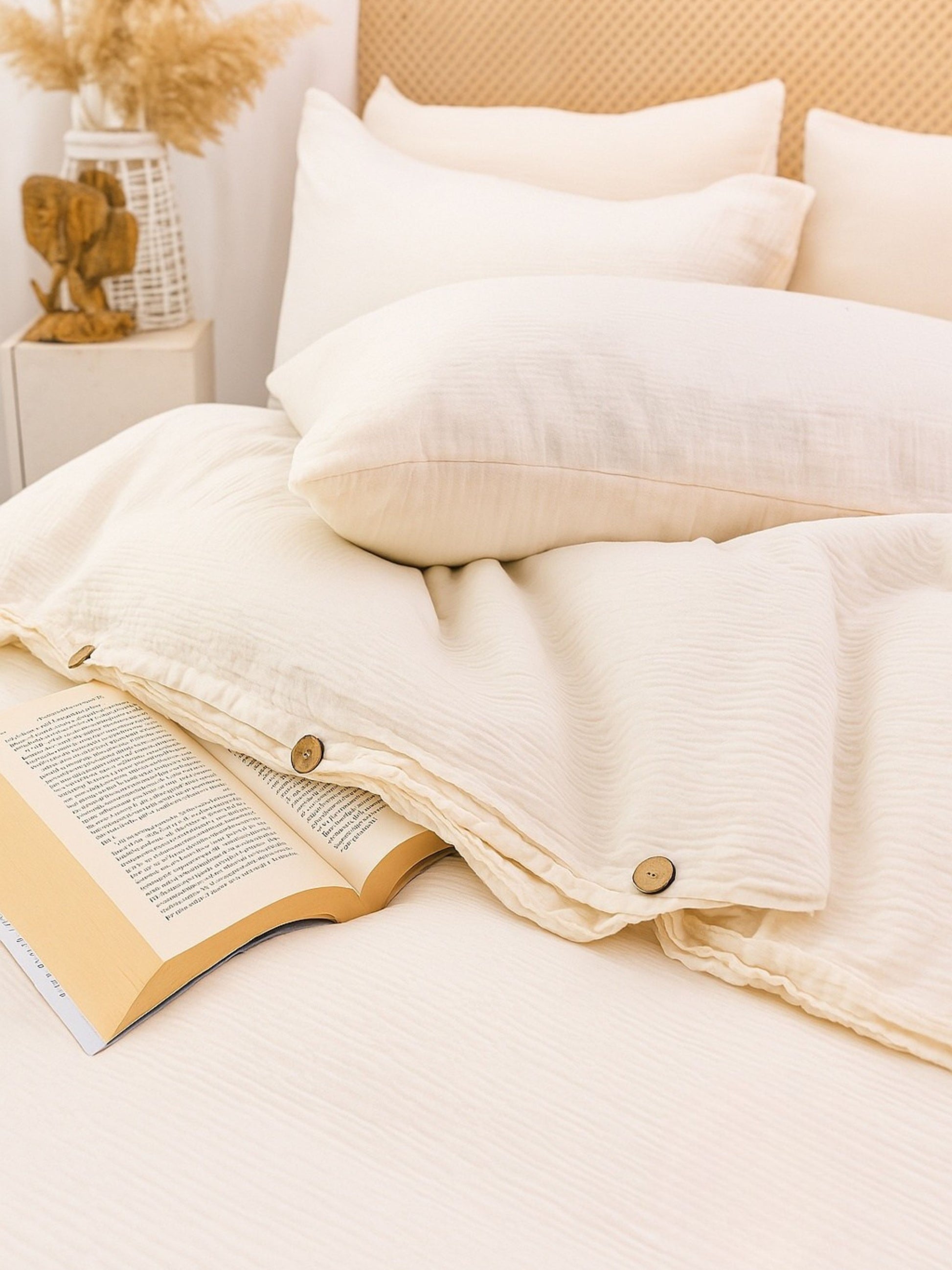 Natural ivory muslin duvet cover made from certified organic cotton