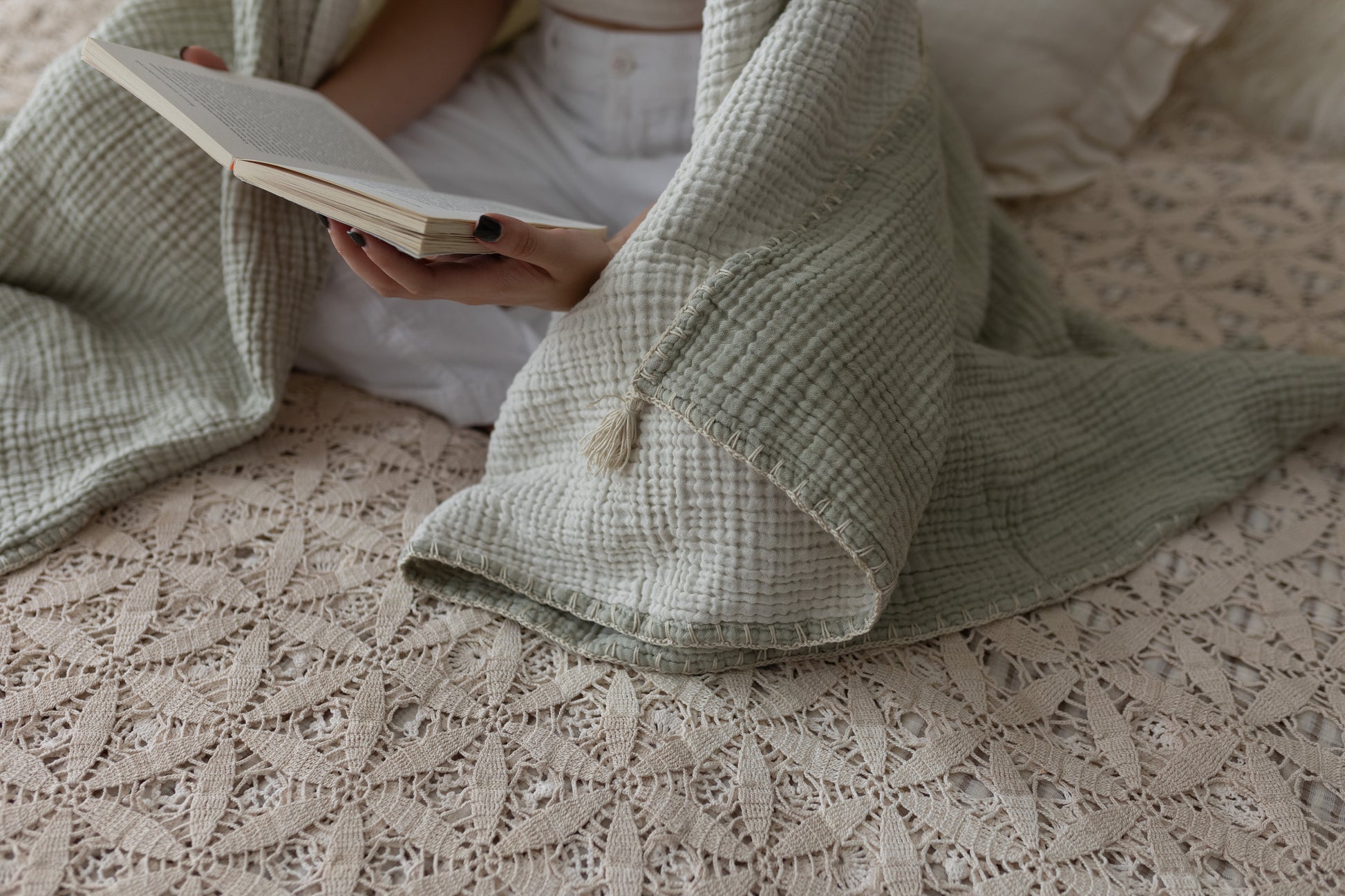 breathable organic muslin cotton blanket for summer