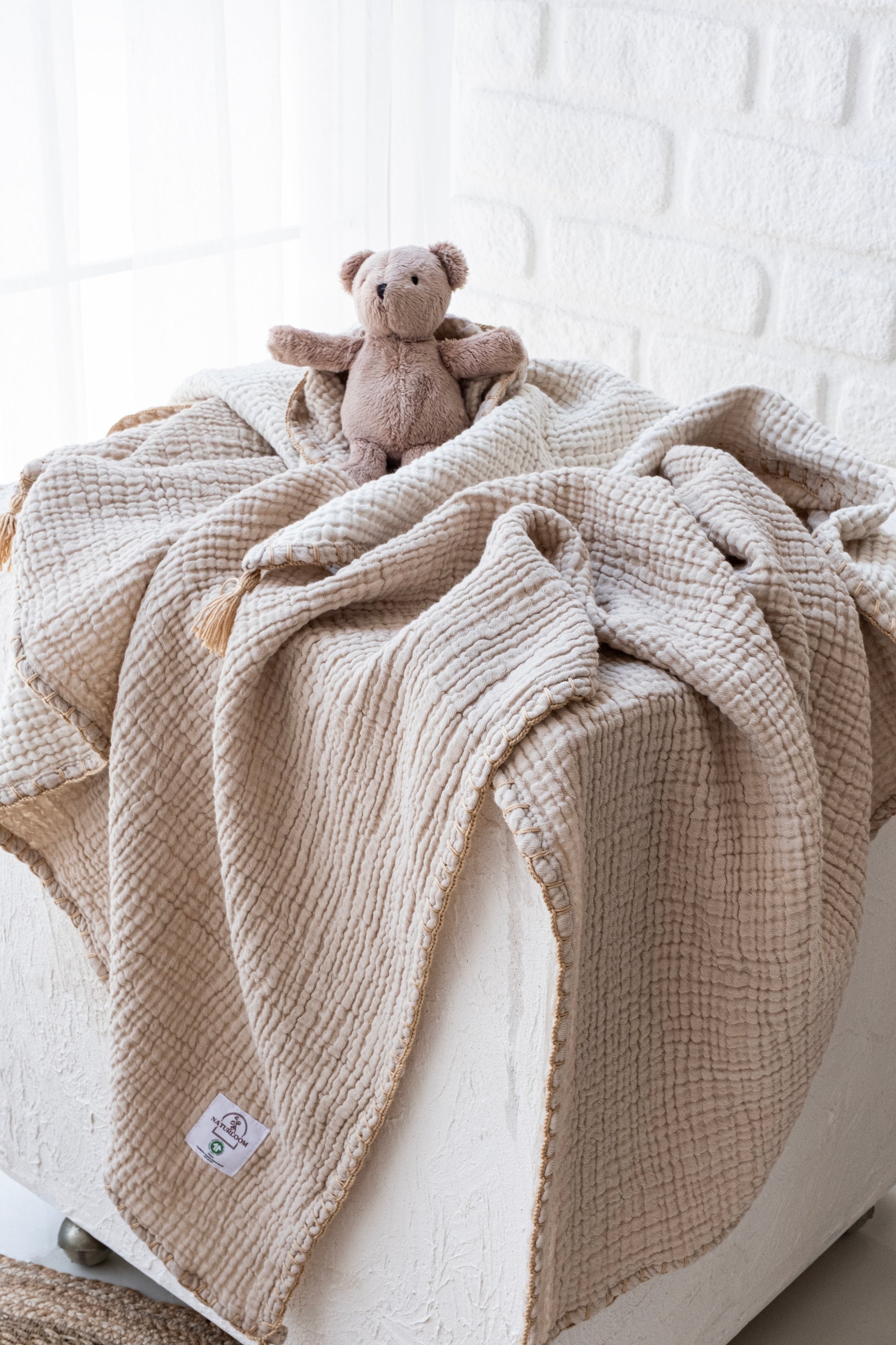 Breathable hypoallergenic baby blanket