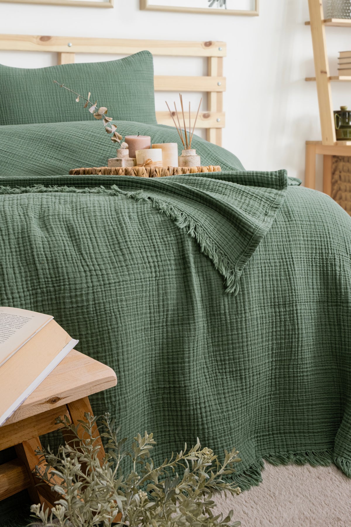 Lightweight muslin blanket