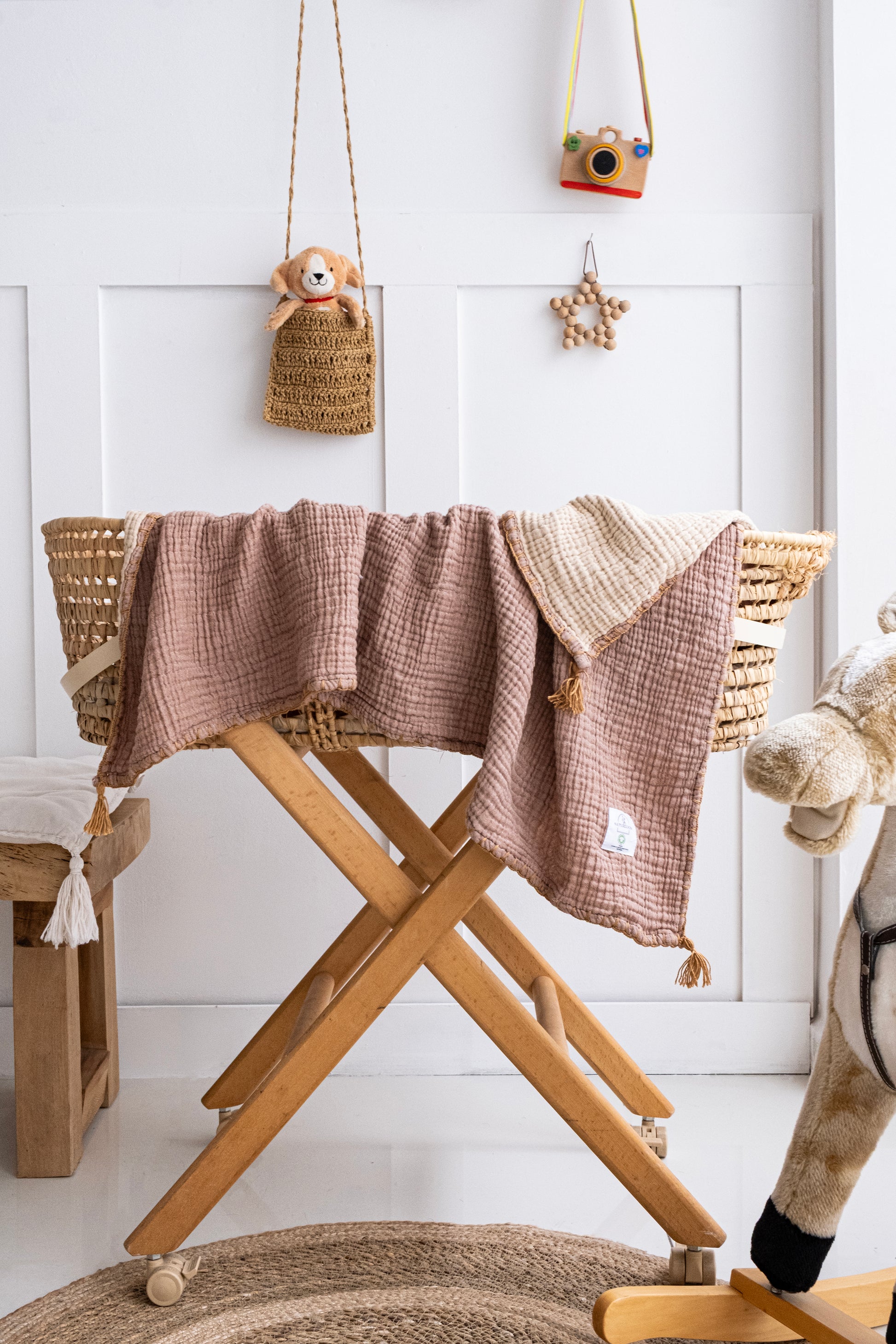 Newborn essential muslin blanket