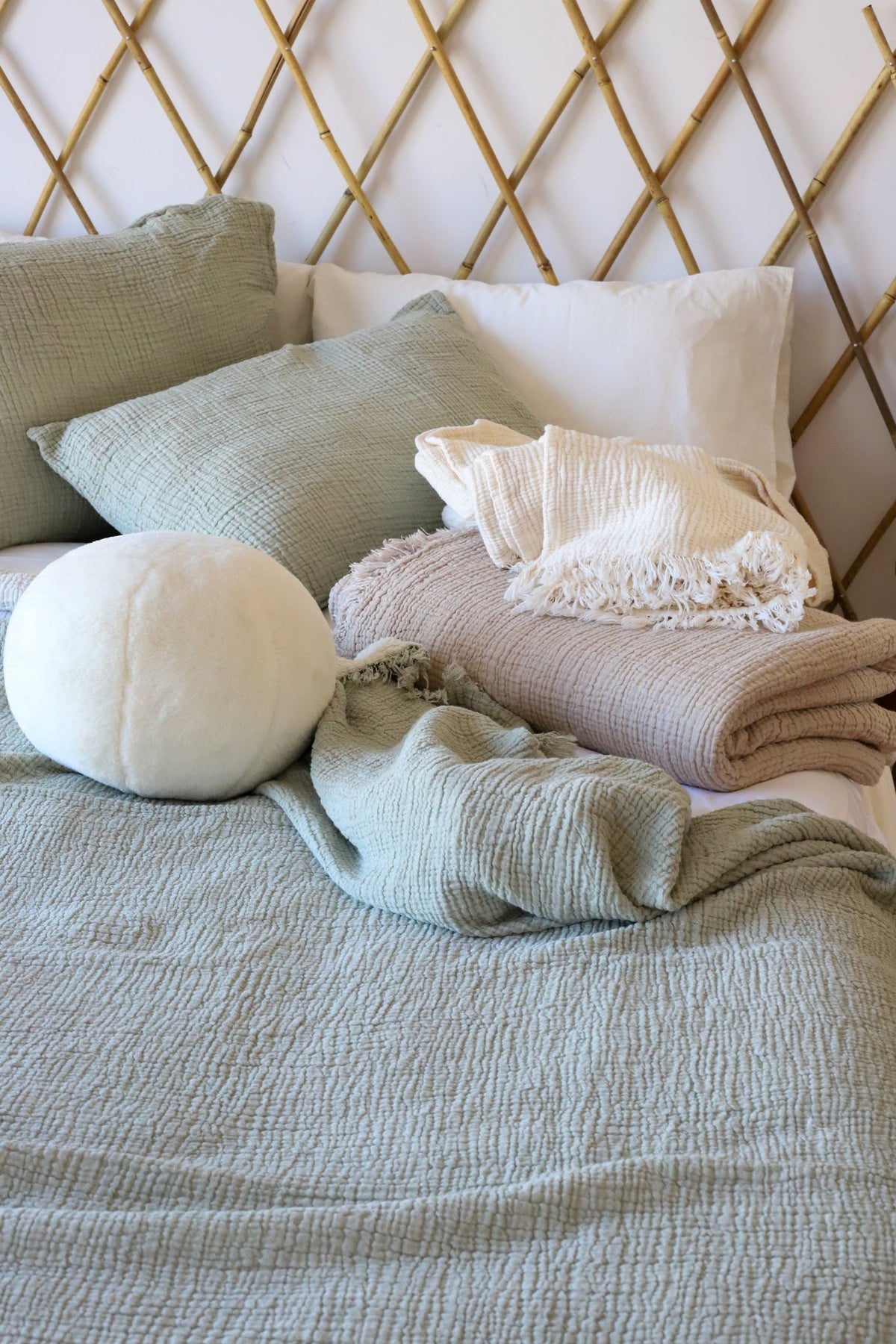 lightweight organic cotton quilt green